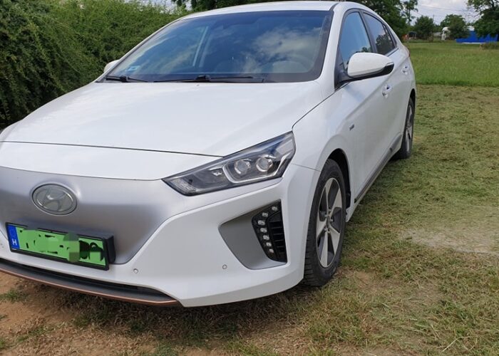 Baleset utáni autójavítás hibrid és elektromos járműveken.